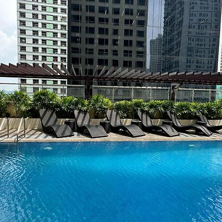 One Bedroom With Balcony By Christine Suites Ph In Greenbelt Radisson Makati City Eksteriør bilde