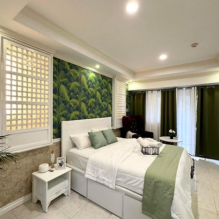 One Bedroom With Balcony By Christine Suites Ph In Greenbelt Radisson Makati City Eksteriør bilde
