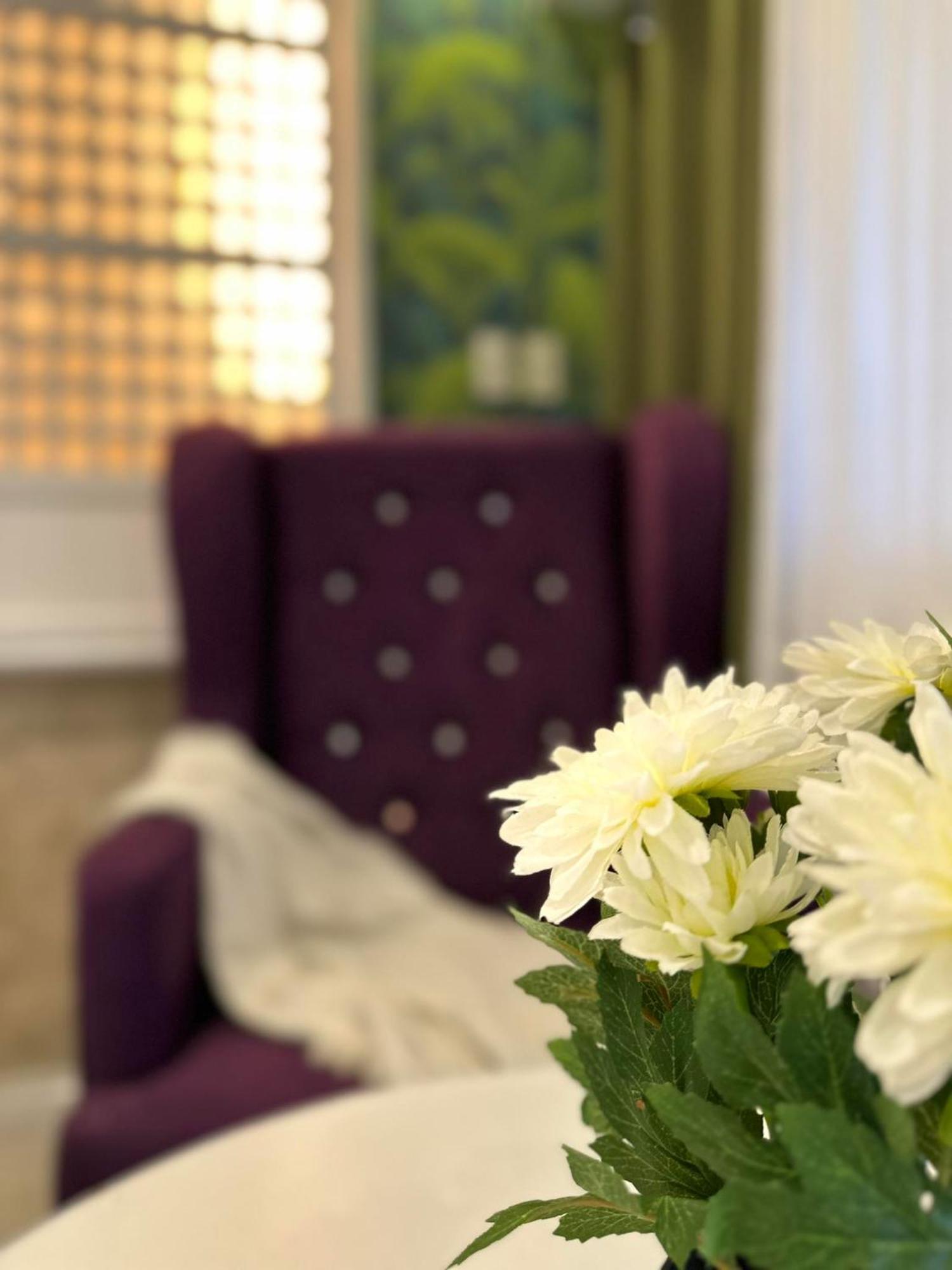 One Bedroom With Balcony By Christine Suites Ph In Greenbelt Radisson Makati City Eksteriør bilde