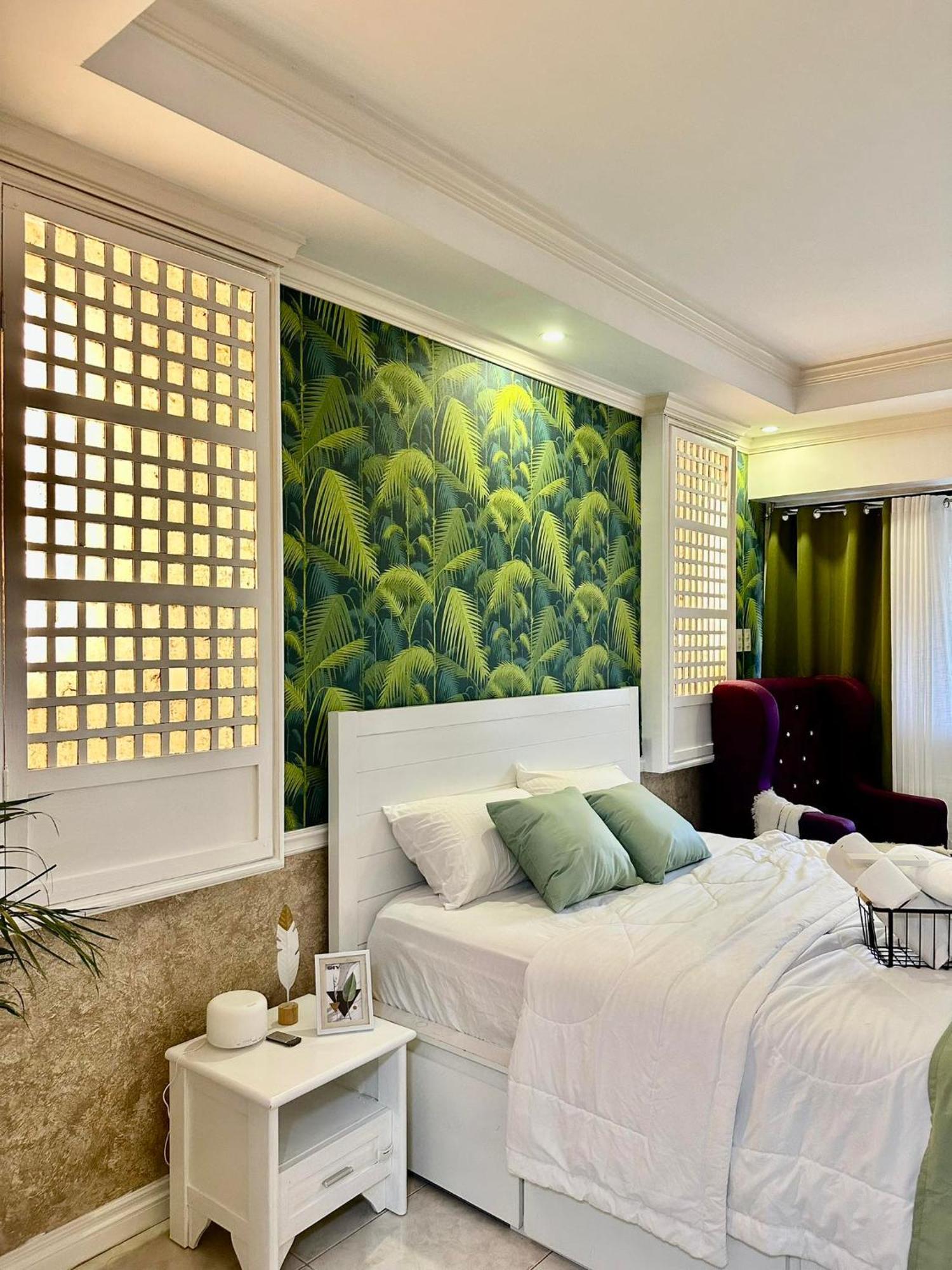 One Bedroom With Balcony By Christine Suites Ph In Greenbelt Radisson Makati City Eksteriør bilde